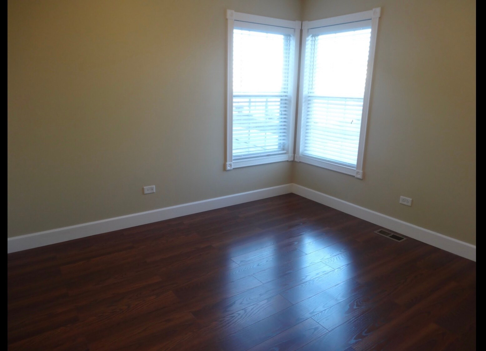 Building Photo - 1109 Clover Dr