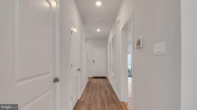 Building Photo - 200 HERMOSA Dr