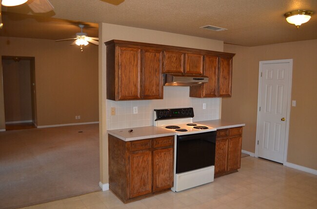 Building Photo - Fantastic 4BR/2BA in Highly Sought After Country Trails!