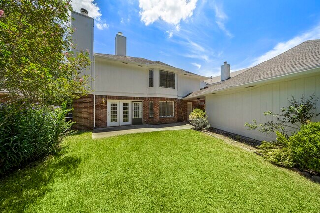 Building Photo - 2406 Parkwood Ln