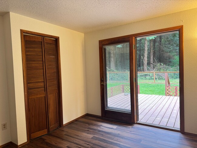 Building Photo - Cozy one story home on beautiful close to town acreage.