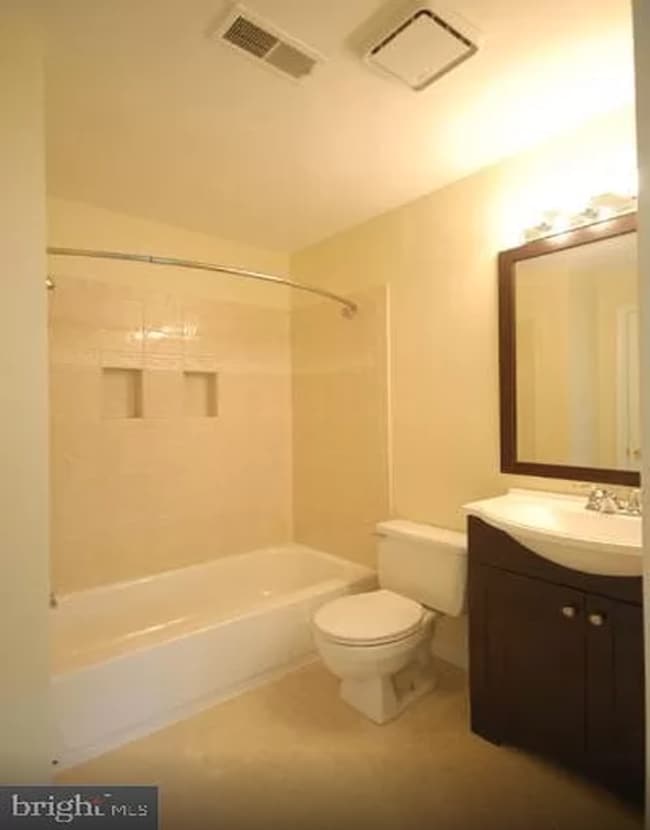 Building Photo - 1649 Carriage House Ter