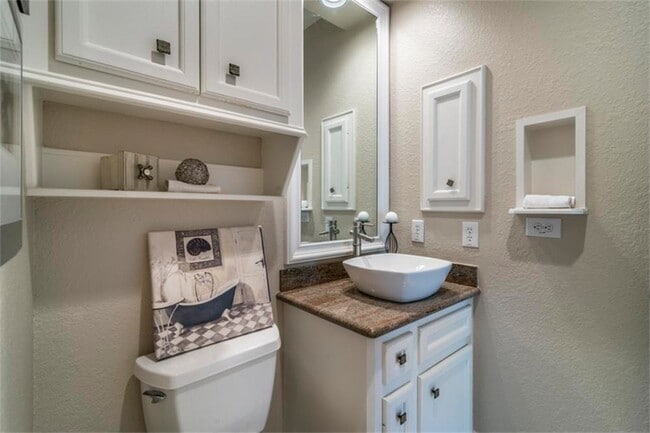 Building Photo - 15306 Coastal Oak Ct