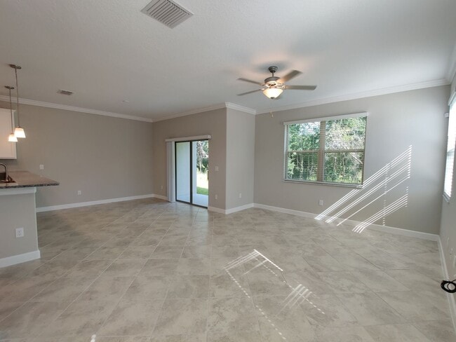 Building Photo - 23240 Willow Glen Way