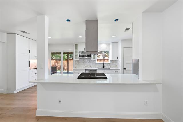 Building Photo - 7765 El Pensador Dr