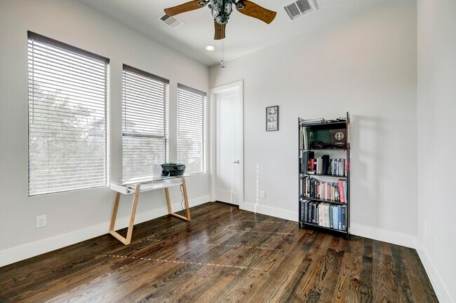 Building Photo - 5622 Kiam St