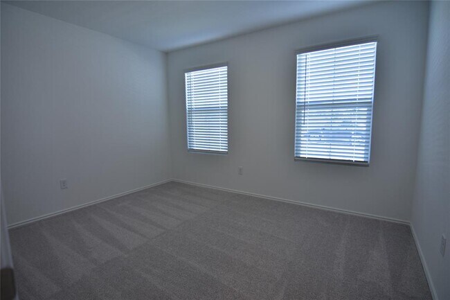 Building Photo - 275 Bugbee