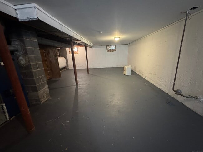 Building Photo - 127 Tuthill St