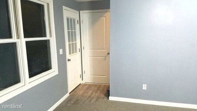 Building Photo - 2 br, 1 bath Townhome - 13 1/2 Morningside Dr