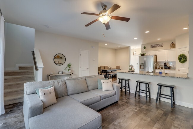 Building Photo - 413 Ferguson Ln