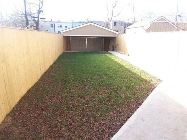 Building Photo - Updated 2BR English Basement in H Street Corridor with Off Street Parking