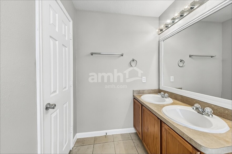 Building Photo - 2764 Woodspring Forest Dr