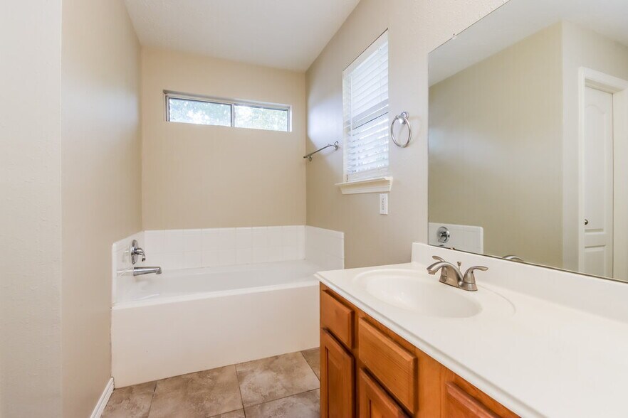 Building Photo - 26622 Cypresswood Dr