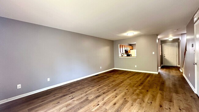 Building Photo - 704 St Peters Ct