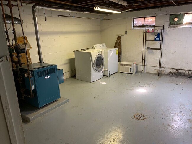 Building Photo - 317 Chestnut St