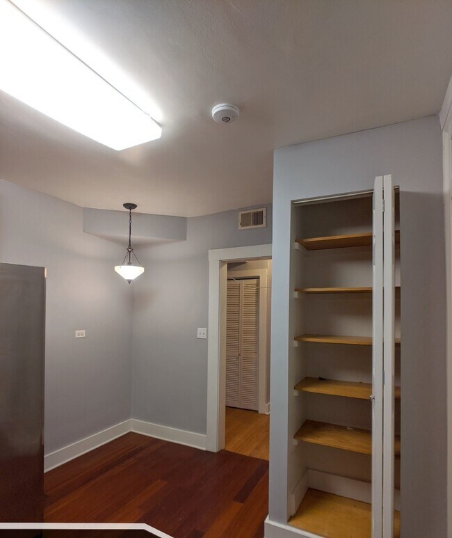 Building Photo - 5027 N Harding Ave