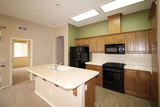 Building Photo - Cute Home in Fig Garden Gated Community.