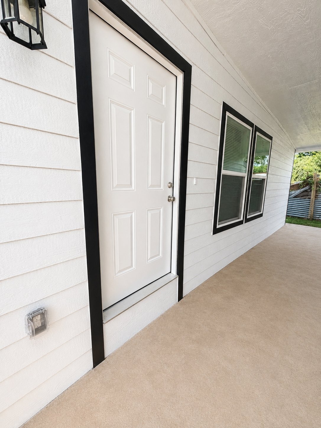 Building Photo - 824 Karnes St