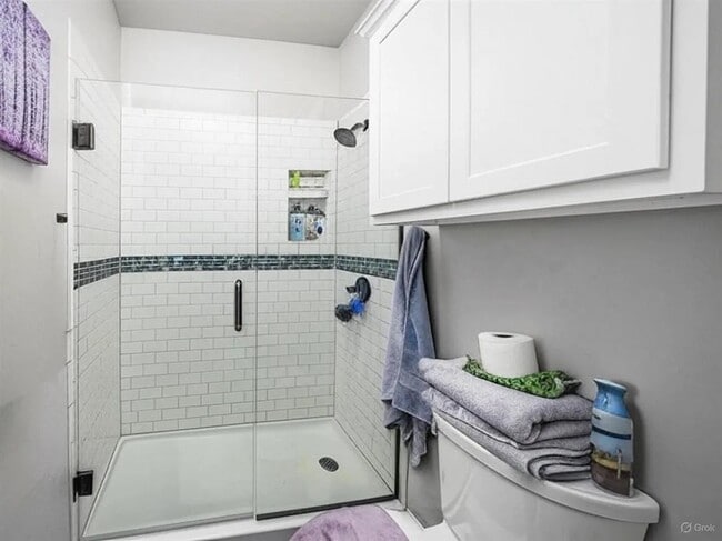 Building Photo - 221 Mockingbird Rd