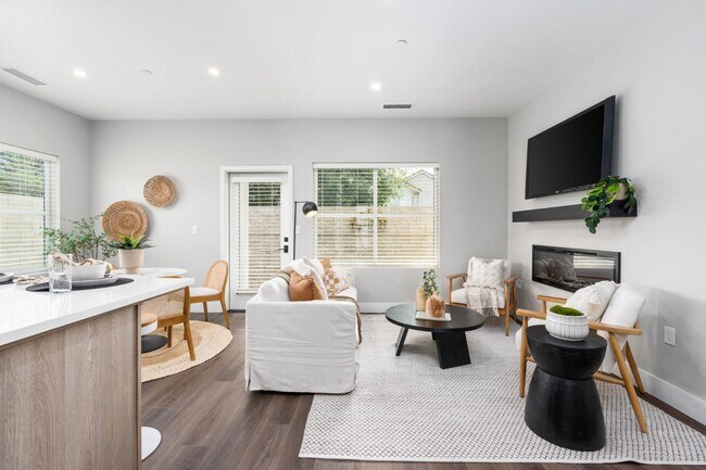 Building Photo - 2806 E Alluvial Ave