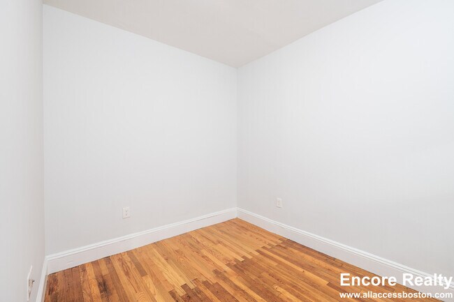 Building Photo - 49 Worthington St