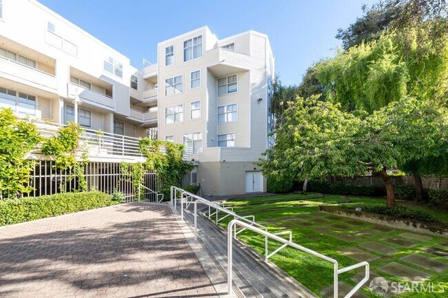 Building Photo - 2075 Sutter St