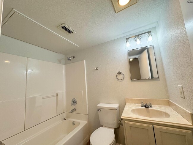 Building Photo - 4621 Johnson Rd