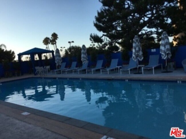 Building Photo - 4265 Marina City Dr