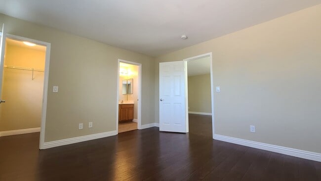Building Photo - 3 Bedroom home located near Mountains Edge.