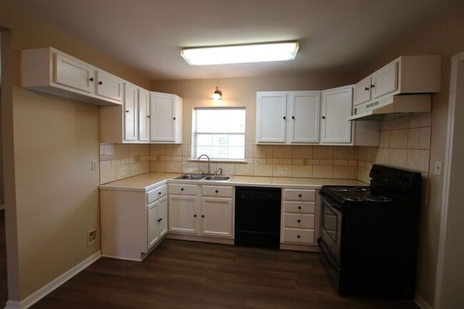 Building Photo - Adorable 2 Bedroom 1 Bath Home in West Tyler! Available now!