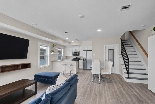 Building Photo - 4805 Aschoff Pl