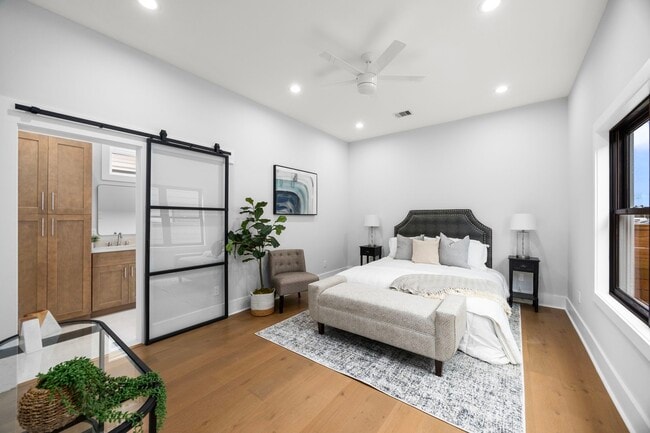 Building Photo - 122 E 31st 1/2 St