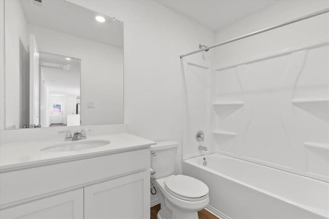 Building Photo - 210 Chapel Beck Dr