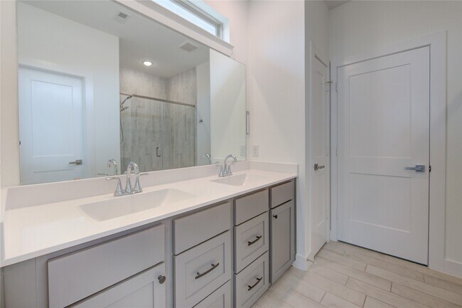 Building Photo - 18815 River Overlook Ct
