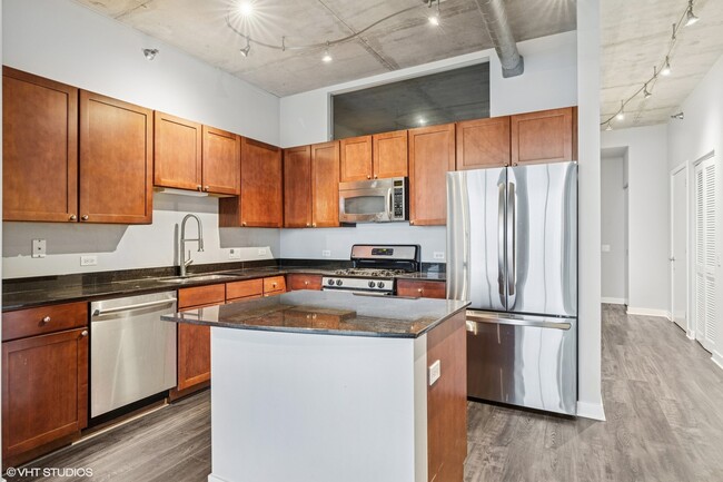 Building Photo - 720 N Larrabee St