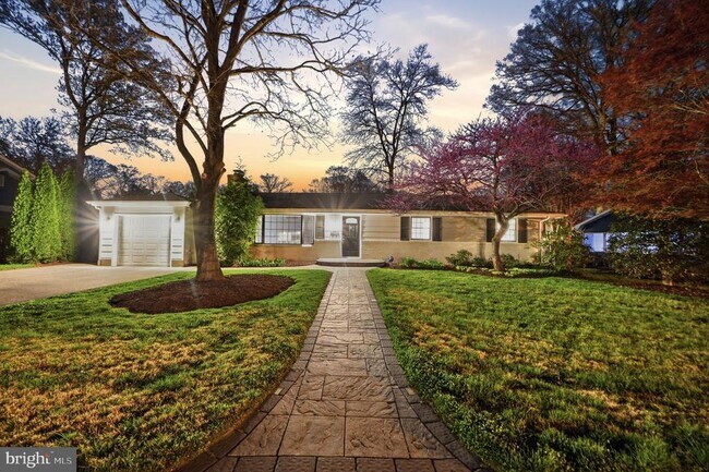 Building Photo - 808 Cottonwood Dr