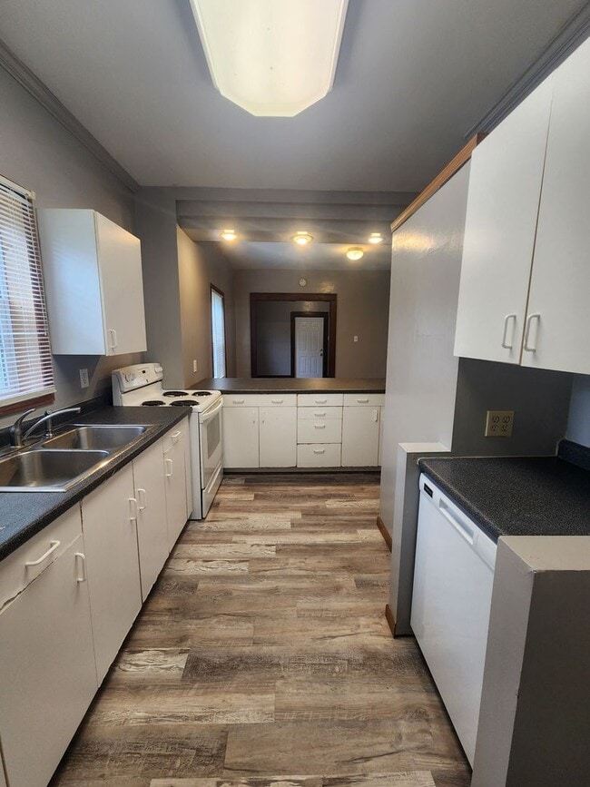 Building Photo - 417 Taylor Ave