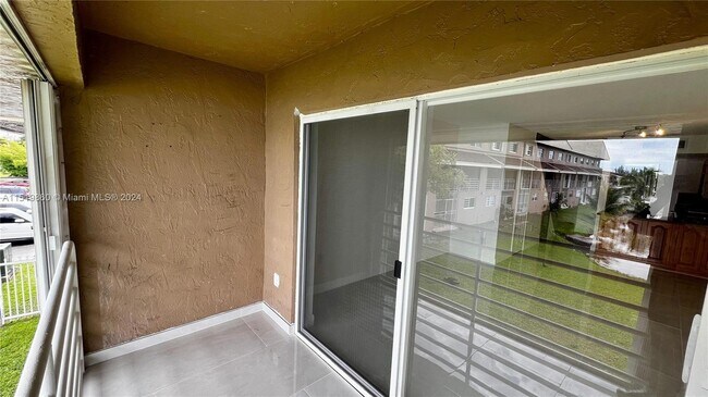 Building Photo - 2790 W 60th St