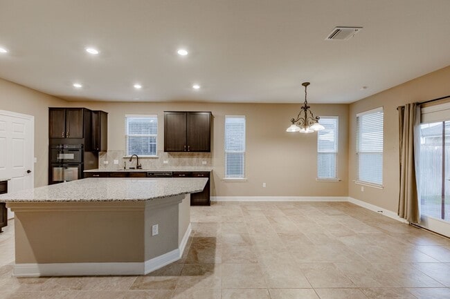 Building Photo - 1605 Constanta Dr