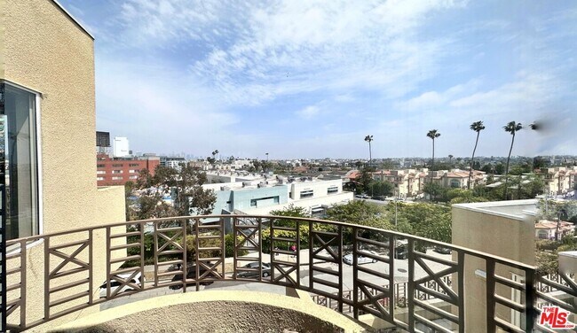 Building Photo - 4100 Wilshire Blvd