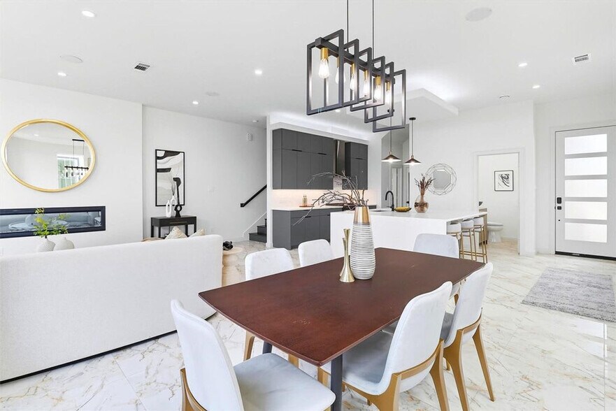 Building Photo - 2926 El Fenice Ln