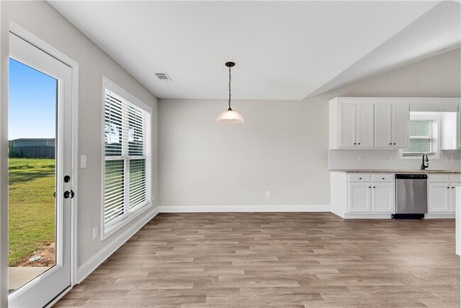 Building Photo - 2164 Savannah Dr