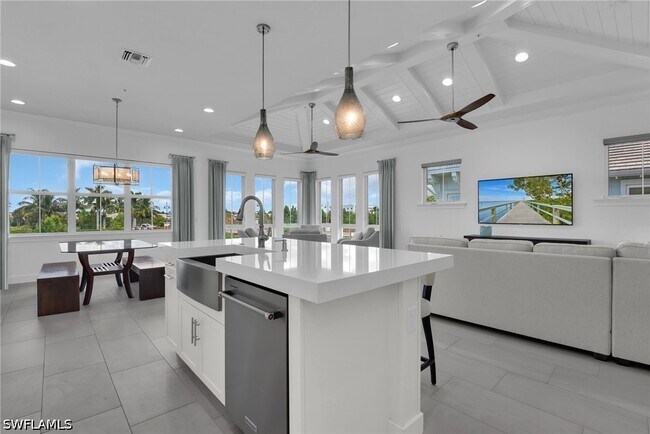 Building Photo - 6585 Dominica Dr