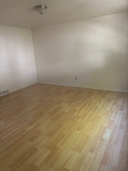 Building Photo - 930 E 1250 S