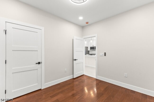 Building Photo - 633 Lafayette Ave