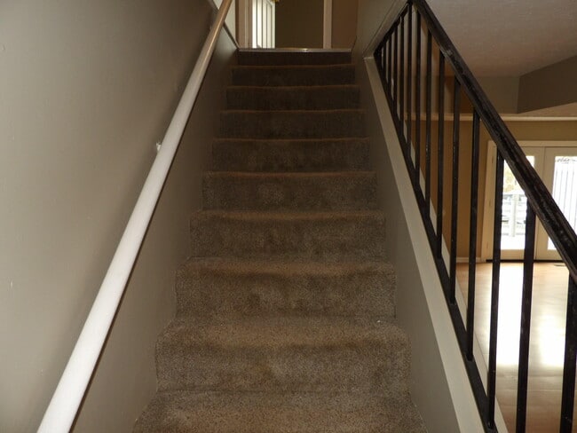 Building Photo - 409 Ridgewood Ln