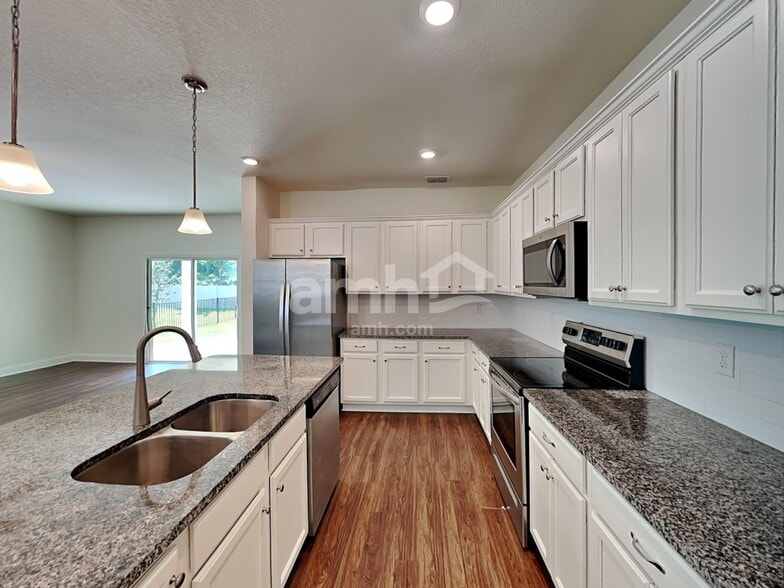 Building Photo - 95 Banyan Frst Dr