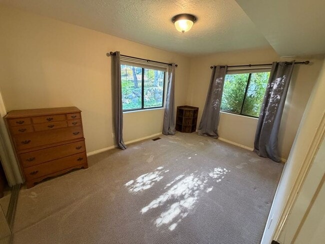 Building Photo - Beautiful Bountiful Home Near Temple & Mueller Park – Prime Location