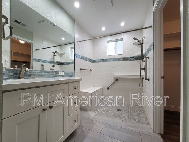 Building Photo - 5628 Bolton Way