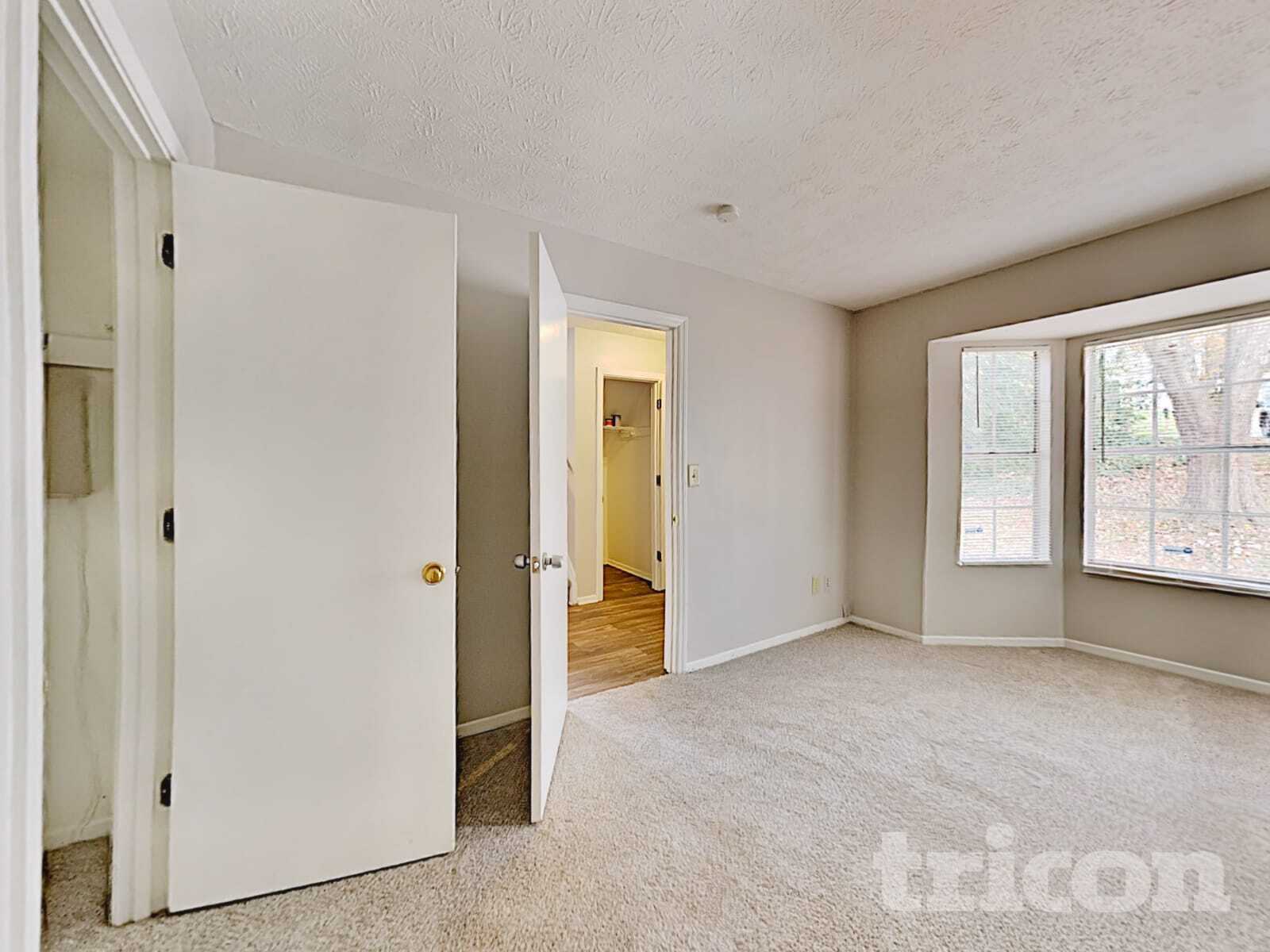 Building Photo - 1305 Old Countryside Cir